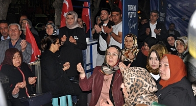 Karaman'da AK Parti seçim bürosu açıldı.