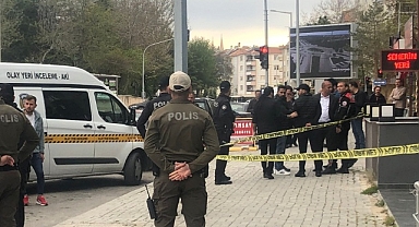 KARAMAN'DA İŞ YERİ ÖNÜNDE SİLAHLI SALDIRI SONUCU 2 KİŞİ YARALANDI