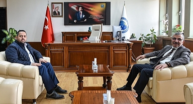 KMÜ TIP FAKÜLTESİ ÖĞRETİM ÜYESİNDEN REKTÖR GAVGALI'YA ZİYARET KMÜ ÖĞRETİM ÜYESİ ALP DOĞAL BİTKİSEL ÜRÜNLER ÜRETİYOR