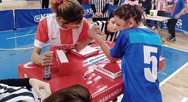 Yıldızlar bilek güreşi grup müsabakaları sona erdi