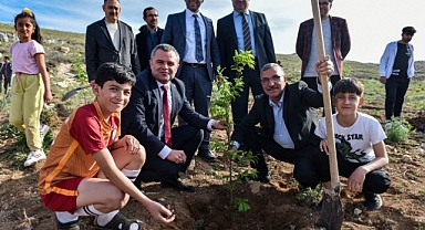 DEPREM ÇOCUKLARI KMÜ'DE FİDAN DİKTİ