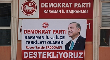 Karaman'da Demokrat Parti'den Cumhurbaşkanı Erdoğan'a pankartlı ve fotoğraflı destek