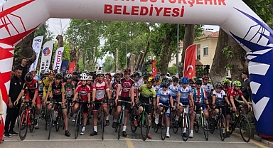 KARAMANLI BİSİKLETÇİLER BALIKESİR’DEN MADALYA İLE DÖNDÜ