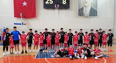KARAMAN VOLEYBOL TAKIMLARI ÇEYREK FİNALDE