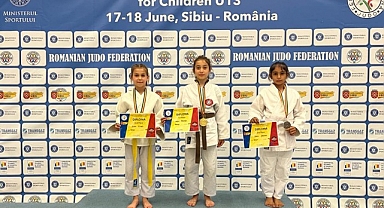 MİNİK KIZIMIZ LEYLA ABANOZ, BALKAN ŞAMPİYONU OLDU