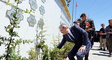 Bingöl’de şehitler kabirleri başında anıldı