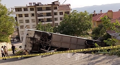 Karaman'da Tur otobüsü devrildi: 30 yaralı