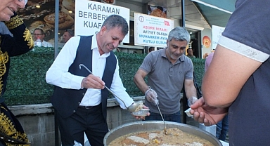 Karaman Esnaf ve Sanatkârlar Odaları Birliği (KESOB) aşure ikramında bulundu.