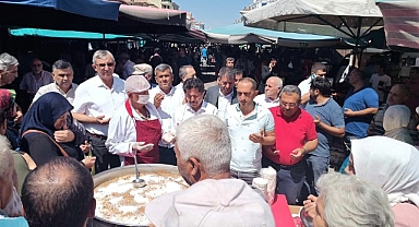 Karaman Manavlar ve Pazarcılar Odası Aşure Dağıttı