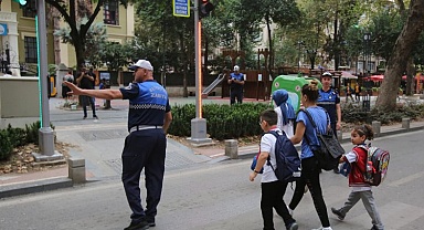 Kocaeli'de okulların ilk gününde Zabıta görev başında