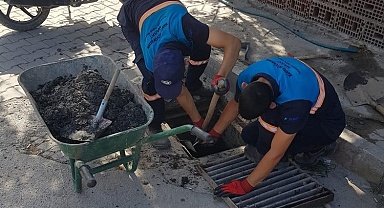 Manisa'da yağmursuyu ızgaraları çöplük değil