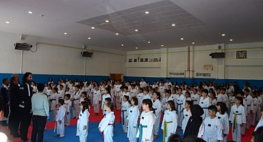 TEKVANDOCULAR BİR ÜST KUŞAĞA TERFİ ETTİLER