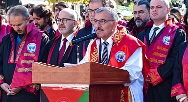 KMÜ'LÜ AKADEMİSYENLER İSRAİL ZULMÜNE KARŞI YÜRÜDÜLER