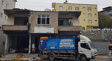 Çayırova Zabıtası’ndan çöp ev operasyonu