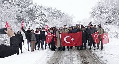 Bilecik’te karlı havada şehitler için yürüdüler