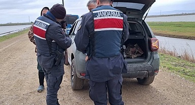 Gala Gölü’nde kaçak avlanan 2 avcı yakalandı