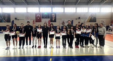 BADMİNTON TÜRKİYE ŞAMPİYONASINDA KARAMAN’I TEMSİL EDECEKLER