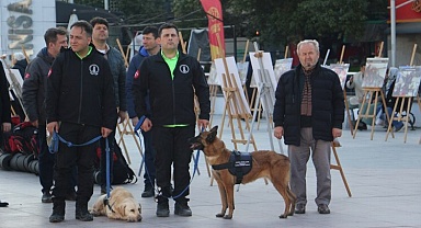 Manisa'da depremde kaybedilen vatandaşlar anıldı