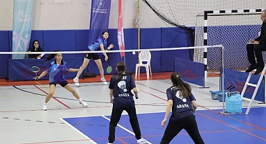 OKUL SPORLARI BADMİNTON GRUP MÜSABAKALARINDA KARAMAN'DA BAŞLADI
