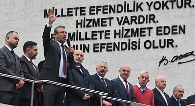 CHP Genel Başkanı Özgür Özel'in Sorusuna Vatandaşlardan ''Var'' Cevabı