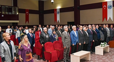 EDEBİYAT FAKÜLTESİ'NDEN 18 MART ÇANAKKALE ZAFERİ VE ŞEHİTLERİ ANMA GÜNÜ