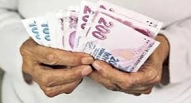 Emeklilerin beklediği 3.000 TL'lik emekli ikramiyesi yasası yürürlüğe girdi