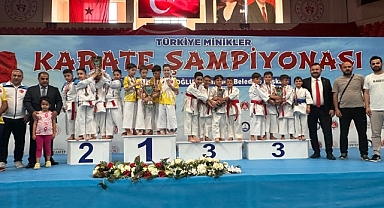 Karaman Gençlik ve Spor Kulübü karate takımı 3. oldu