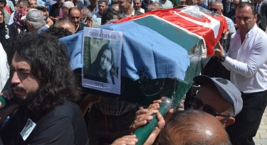 Mersin'de Sevgilisi Tarafından Öldürülen Derya Öğretmen defnedildi