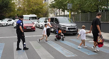 İstanbul Beylikdüzü Zabıtası güvenlik için okul önlerinde