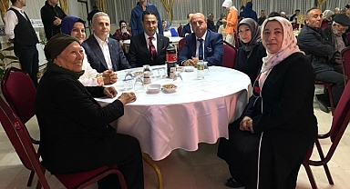 VALİ ÇİÇEKLİ BİLGİSEVEN VE AKIŞ AİLELERİNİN MUTLU GÜNLERİNE ORTAK OLDU