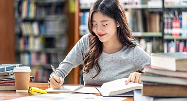 Tez Yazım Sürecinde Profesyonel Destek ve Danışmanlığın Önemi