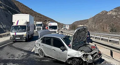 Bilecik Pazaryeri’nde trafik kazası: 3 yaralı