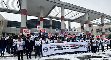 Doç. Dr. Ziyaeddin Kırboğa, üniversite idari ve akademik personelin özlük hak ve talepleri için basın açıklaması yaptı