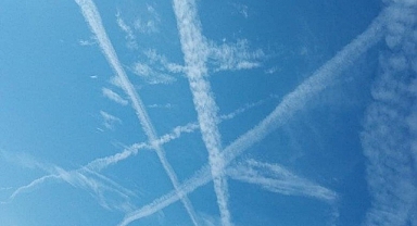 Karaman Semalarında Gizemli Uçak İzleri Merak Uyandırdı