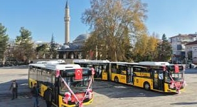 Karaman Belediyesi Toplu Taşımada Rahatlama İçin İki Körüklü Otobüsü Hizmete Sundu