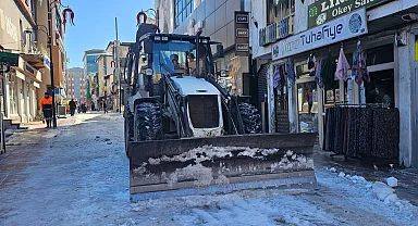 Ağrı'da karla mücadele sürüyor