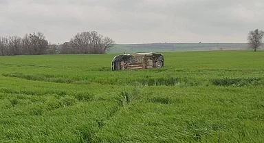 Keşan-Beğendik yolunda ticari araç buğday tarlasına uçtu!