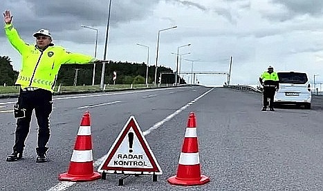 Trafikte Yeni Dönem: Cep Telefonu Kullanan Sürücülere Ağır Yaptırımlar