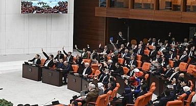 TBMM’de Yeni Düzenleme: Doğum ve Babalık İzni Artıyor, Sosyal Medyaya Yaş Sınırı Geliyor