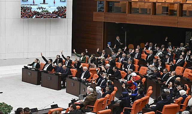 TBMM’de Yeni Düzenleme: Doğum ve Babalık İzni Artıyor, Sosyal Medyaya Yaş Sınırı Geliyor