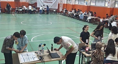 KARAMAN’DA DENEYAP PROJE ŞENLİĞİ’NDE GELECEĞİN TEKNOLOJİ YILDIZLARI SAHNE ALDI