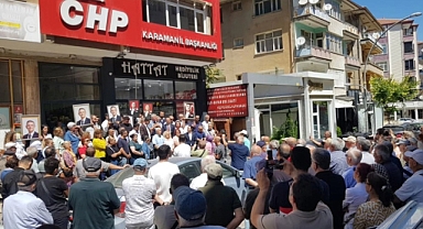 Karaman'da CHP'de Toplu İstifa: İl Başkanlığı Önünde Dikkat Çeken Basın Açıklaması