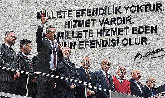 Özgür Özel 17 yıldır üyesi olduğu CHP'den resmen istifa etti