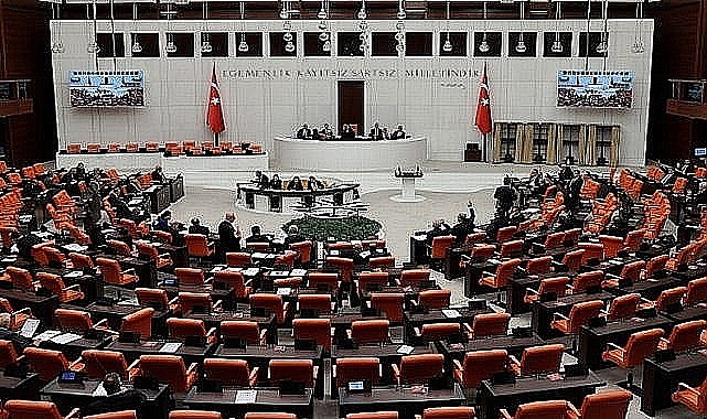 Üniversitelerde Yeni Dönem: Öğrencilere 2 Ek Sınav Hakkı, Akademisyenlere 75 Yaşına Kadar Çalışma İmkânı