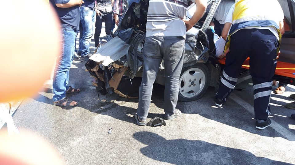 Karaman Konya yolunda İki otomobil çarpıştı: 1 Ölü 1'i Ağır 6 yaralı..