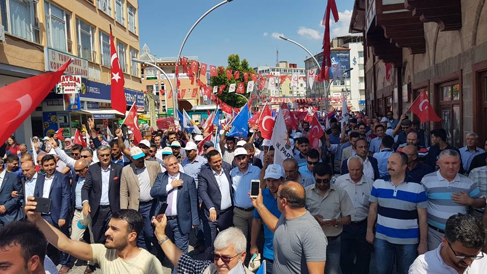Ak parti Karaman'da gövde gösterisi yaptı