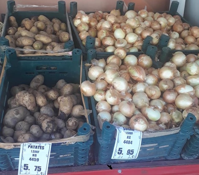 Patates ve kuru soğuna yapılan zamlar vatandaşın tepkisine sebep oluyor