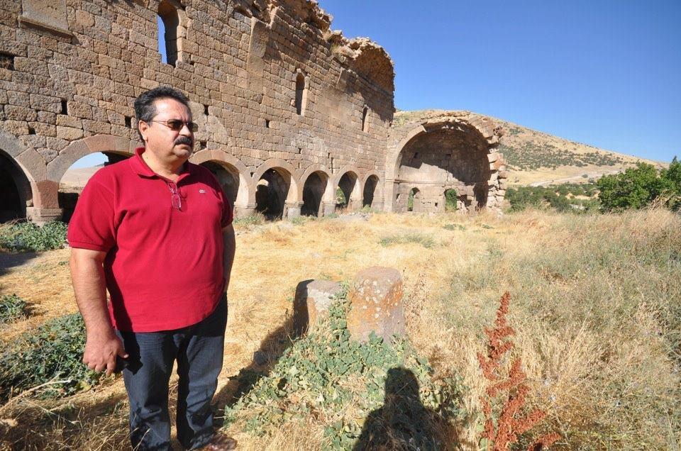 Rıza Duru Yazdı :Yılkı Atları yerine,Kepçe ve Greyderler dolaşmakta