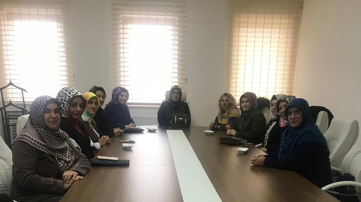Zehra Meral, STK kadın temsilcileriyle bir araya geldi