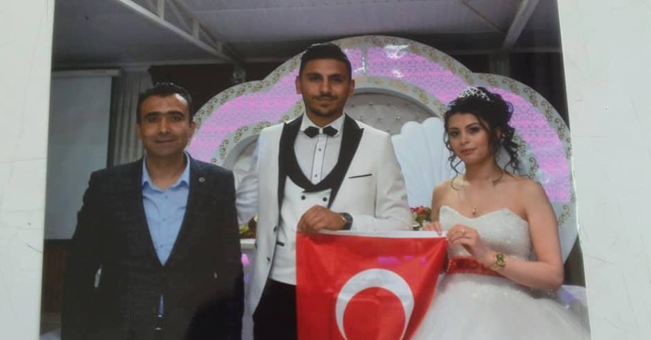 KALAYCI, GENÇ ÇİFTLERE KUR-ANI KERİM VE BAYRAK HEDİYE ETTİ.